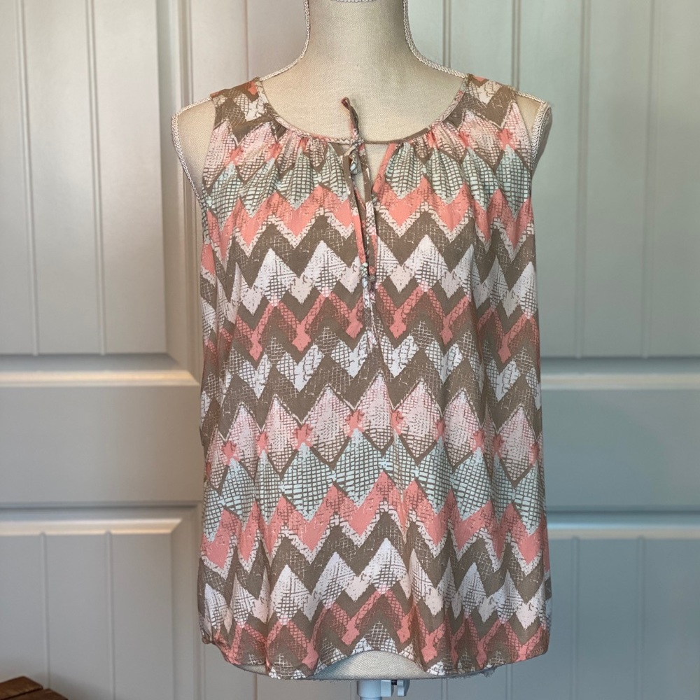 New!  Cute Sleeveless Chevron Pattern Top